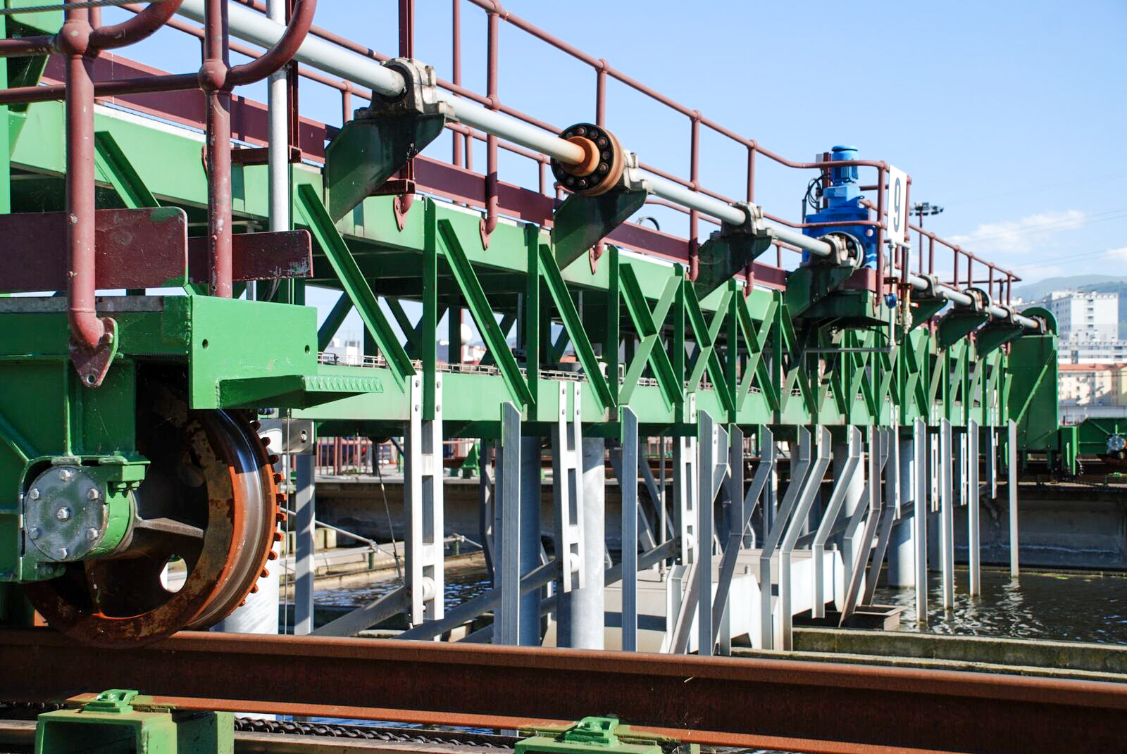 Reparación de puentes decantadores en la EDAR Galindo por Coutex Sorigué.