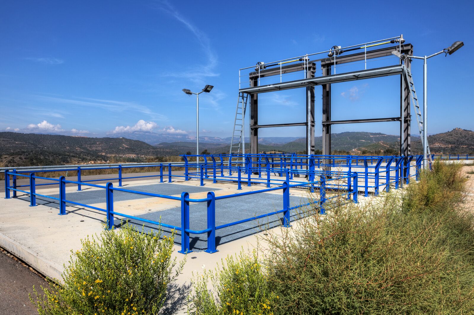 Coutex Sorigué es especialista en la fabricación e instalación de todo tipo de rejas para infraestructuras hidráulicas